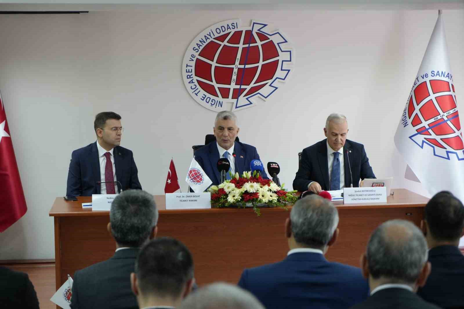 Bakan Bolat: "Kuzey ve güneyimizde mini dünya savaşı var. Türkiye bunlardan kendini korumayı başardı"
