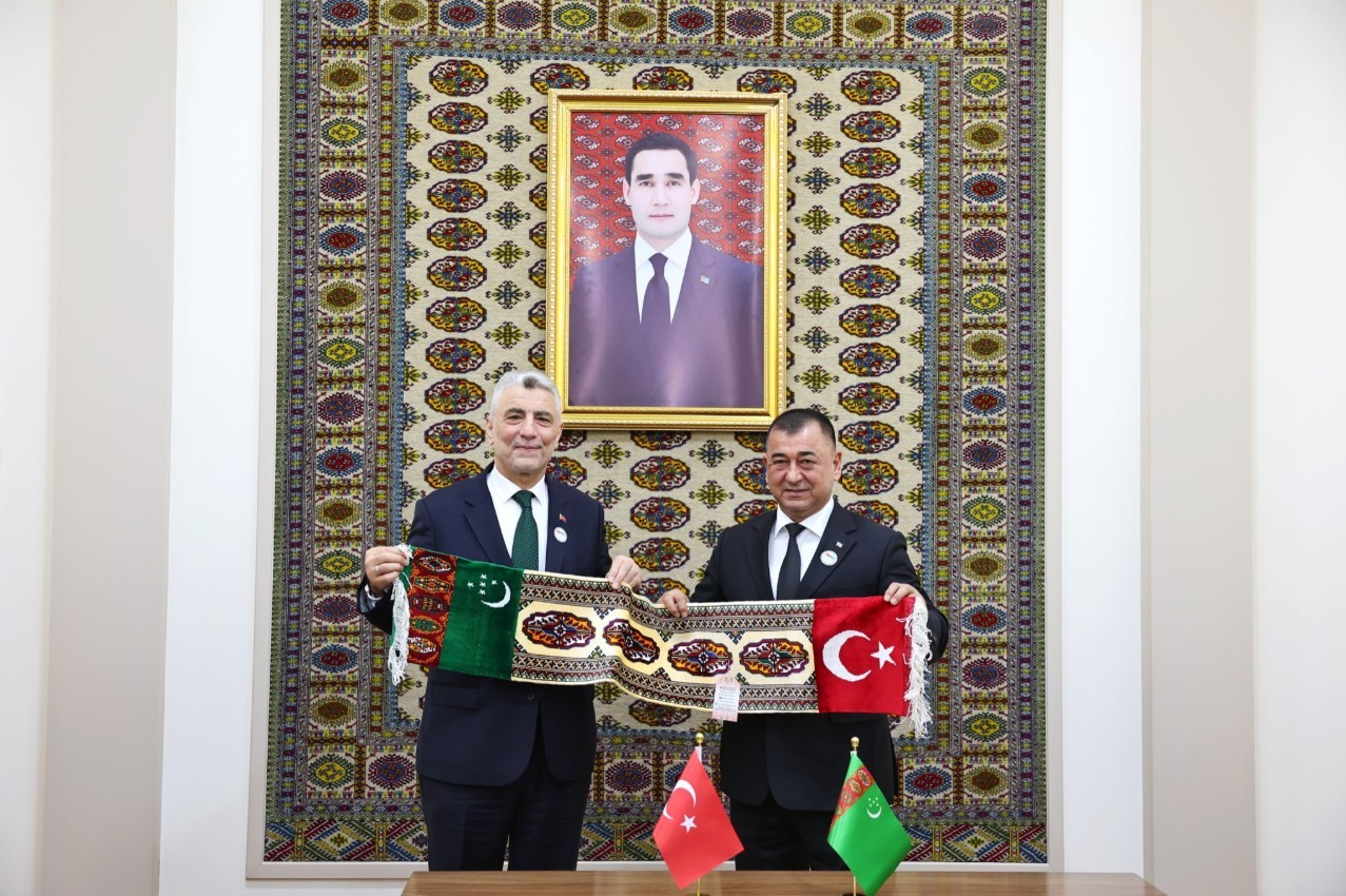 Bakan Bolat Türkmenistan’da
