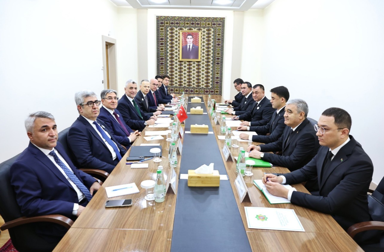 Bakan Bolat Türkmenistan’da
