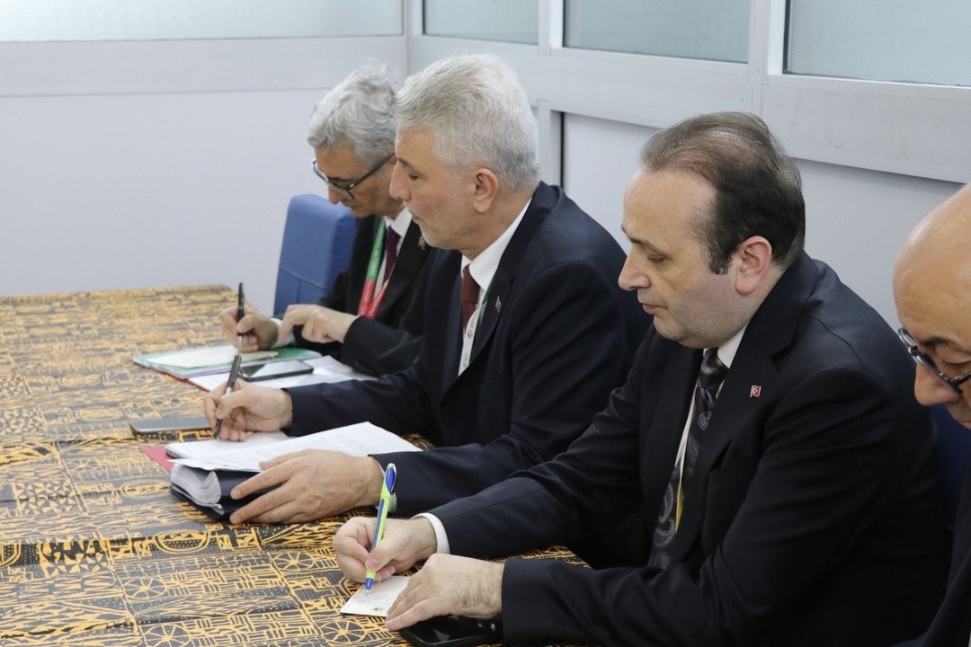 Bakan Bolat, Yaounde’de Güney Koreli Bakan Han-Koo ile görüştü
