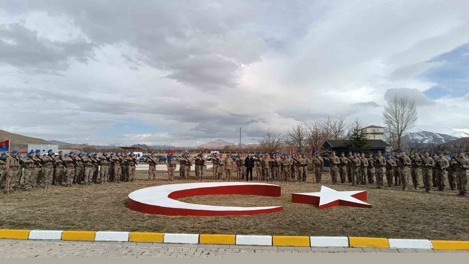 Bakan Çiftçi, asker ve vatandaşlarla bayramlaştı
