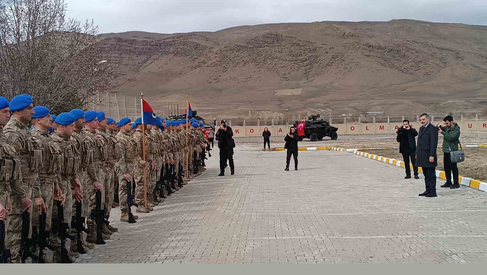 Bakan Çiftçi, asker ve vatandaşlarla bayramlaştı
