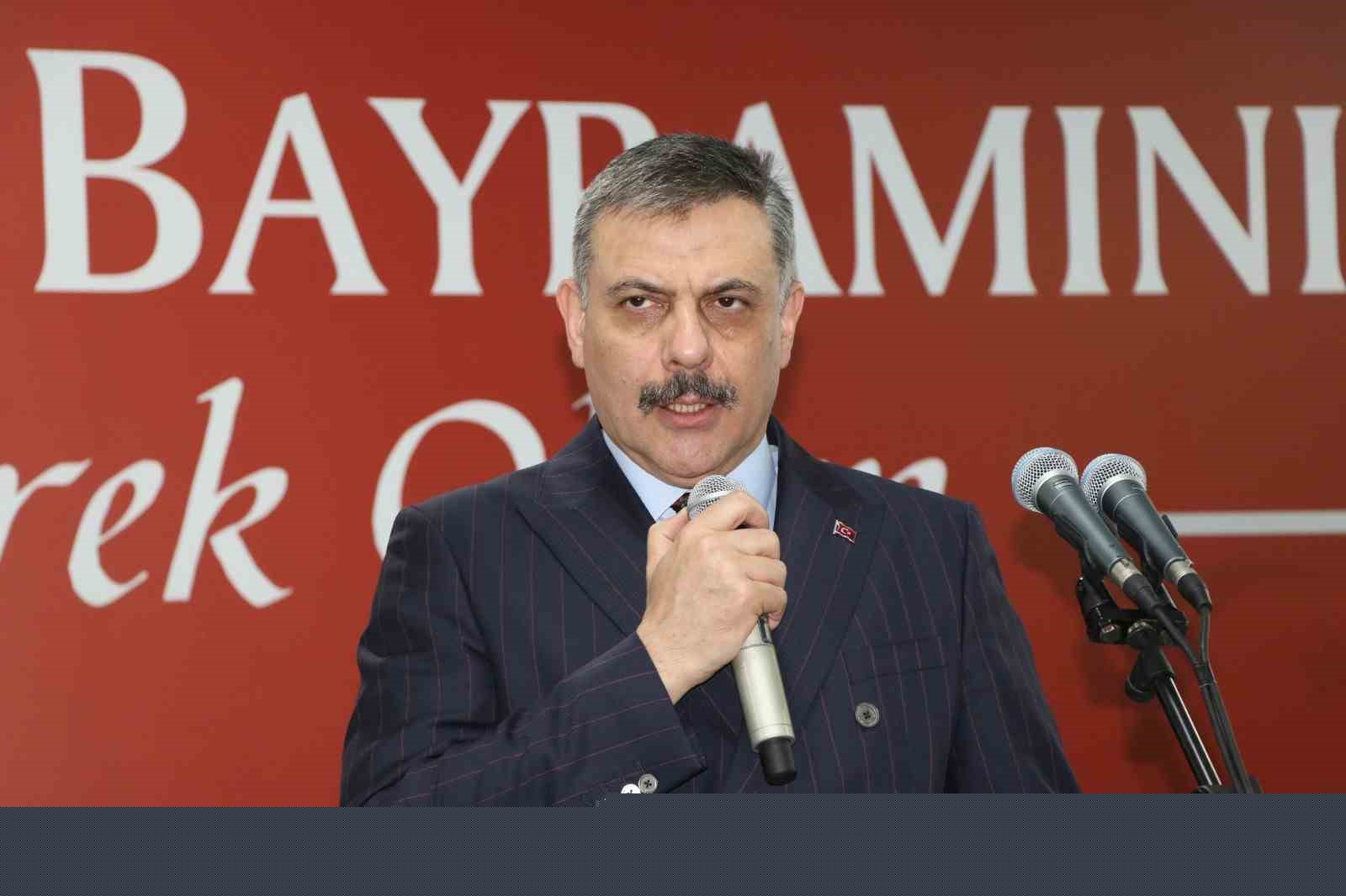 Bakan Çiftçi, asker ve vatandaşlarla bayramlaştı
