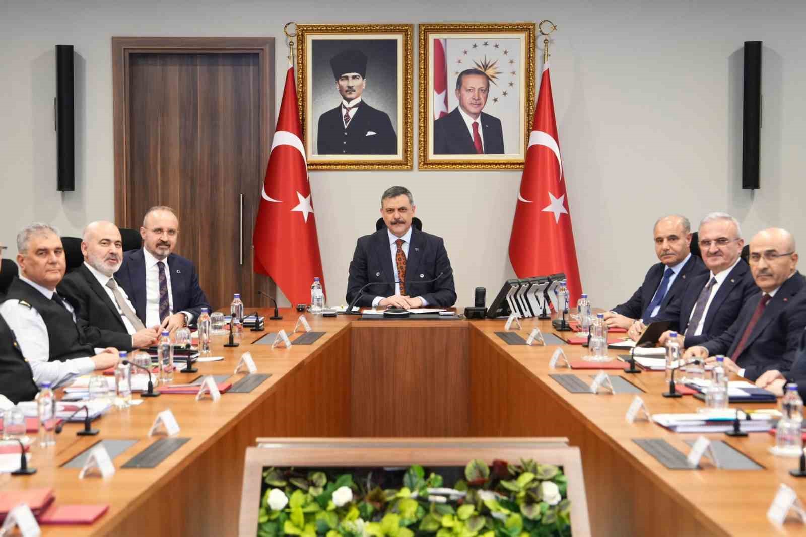 Bakan Çiftçi birim amirleri ile bir araya geldi
