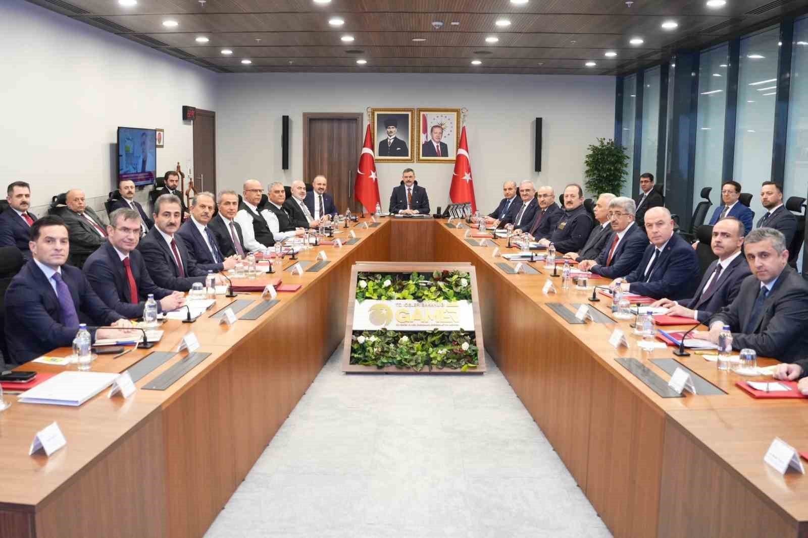 Bakan Çiftçi birim amirleri ile bir araya geldi
