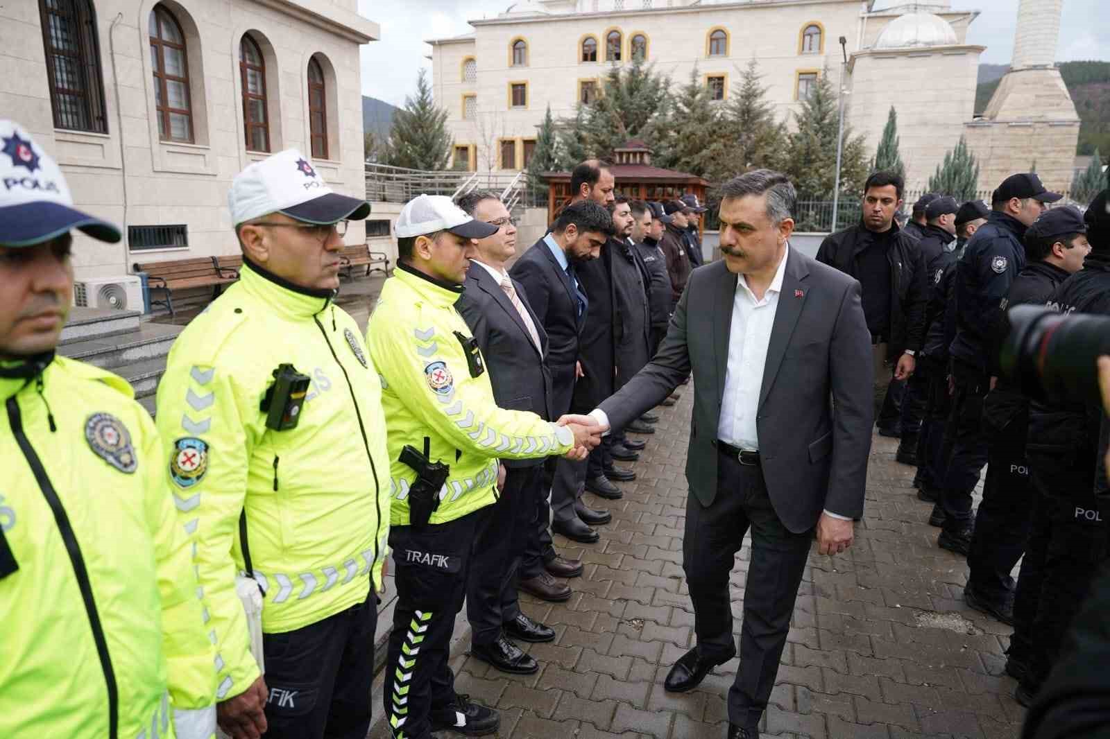 Bakan Çiftçi, Kızılcahamam İlçe Emniyet Müdürlüğü’nü ziyaret etti
