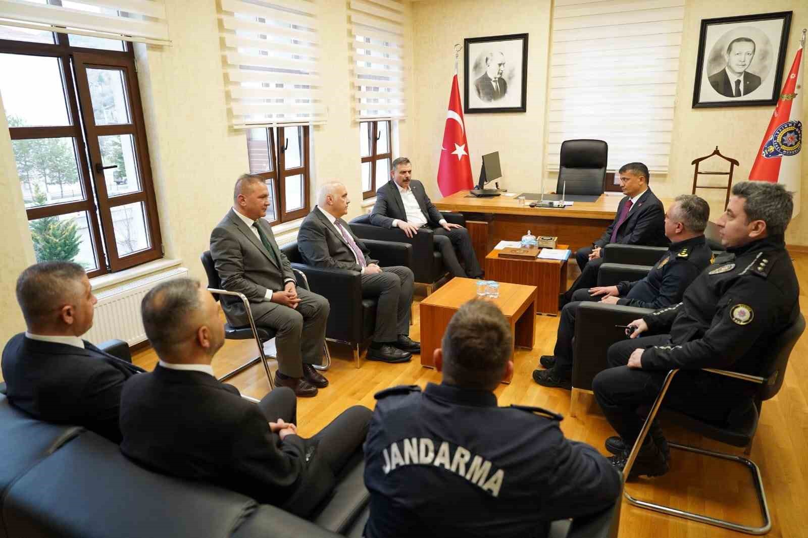 Bakan Çiftçi, Kızılcahamam İlçe Emniyet Müdürlüğü’nü ziyaret etti
