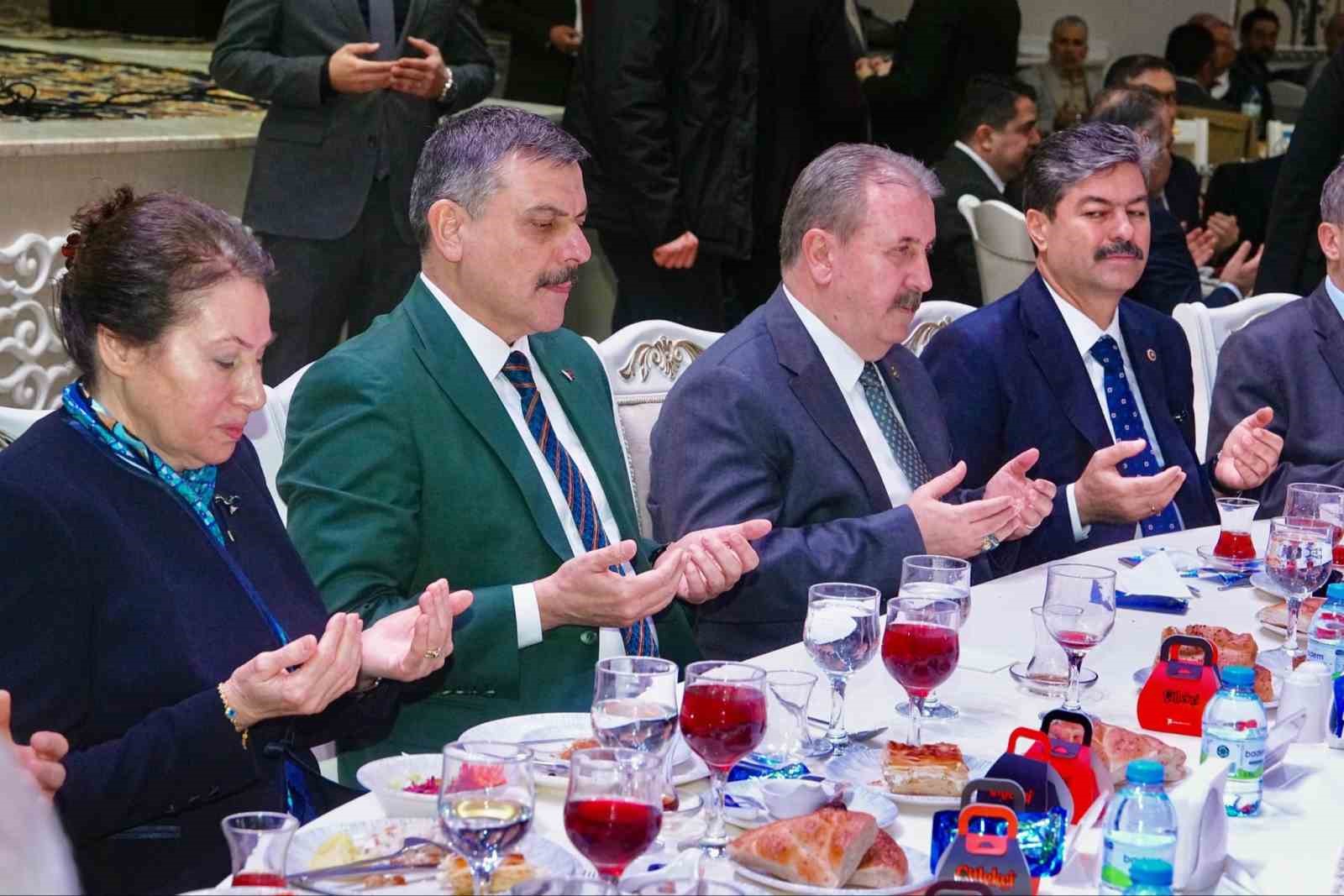 Bakan Çiftçi: "Şehirlerimizde, her bir vatandaşımızın huzur ve güveni bizim sorumluluğumuzdadır"
Bakan Çiftçi: "Şehirlerimizde, her bir vatandaşımızın huzur ve güveni bizim sorumluluğumuzdadır"