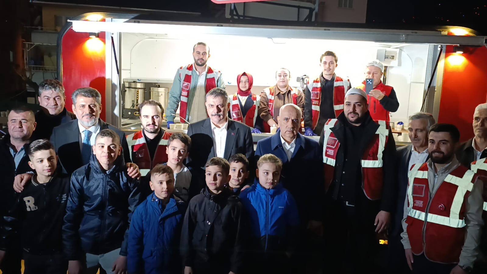 Bakan Çiftçi, teravih namazını Kahramanmaraş’ta kıldı
