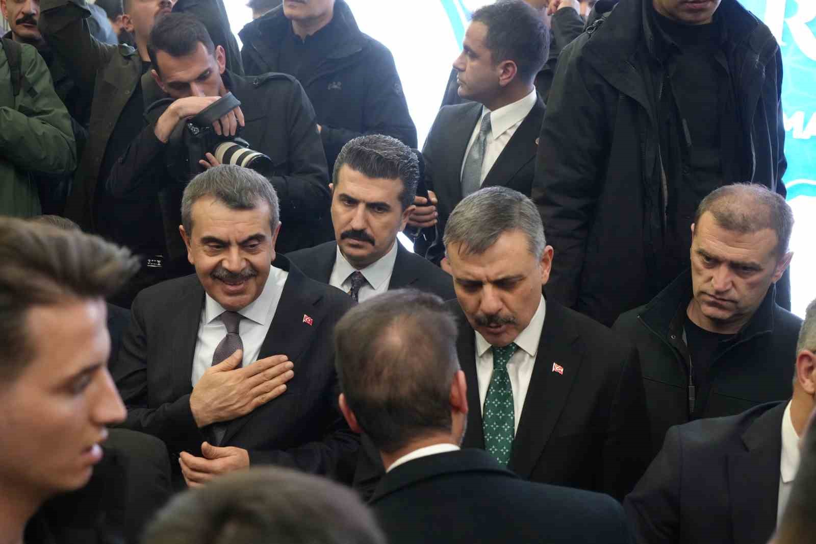 Bakan Çiftçi ve Bakan Tekin, Erzurum’da 4 bin kişiyle iftarda buluştu
