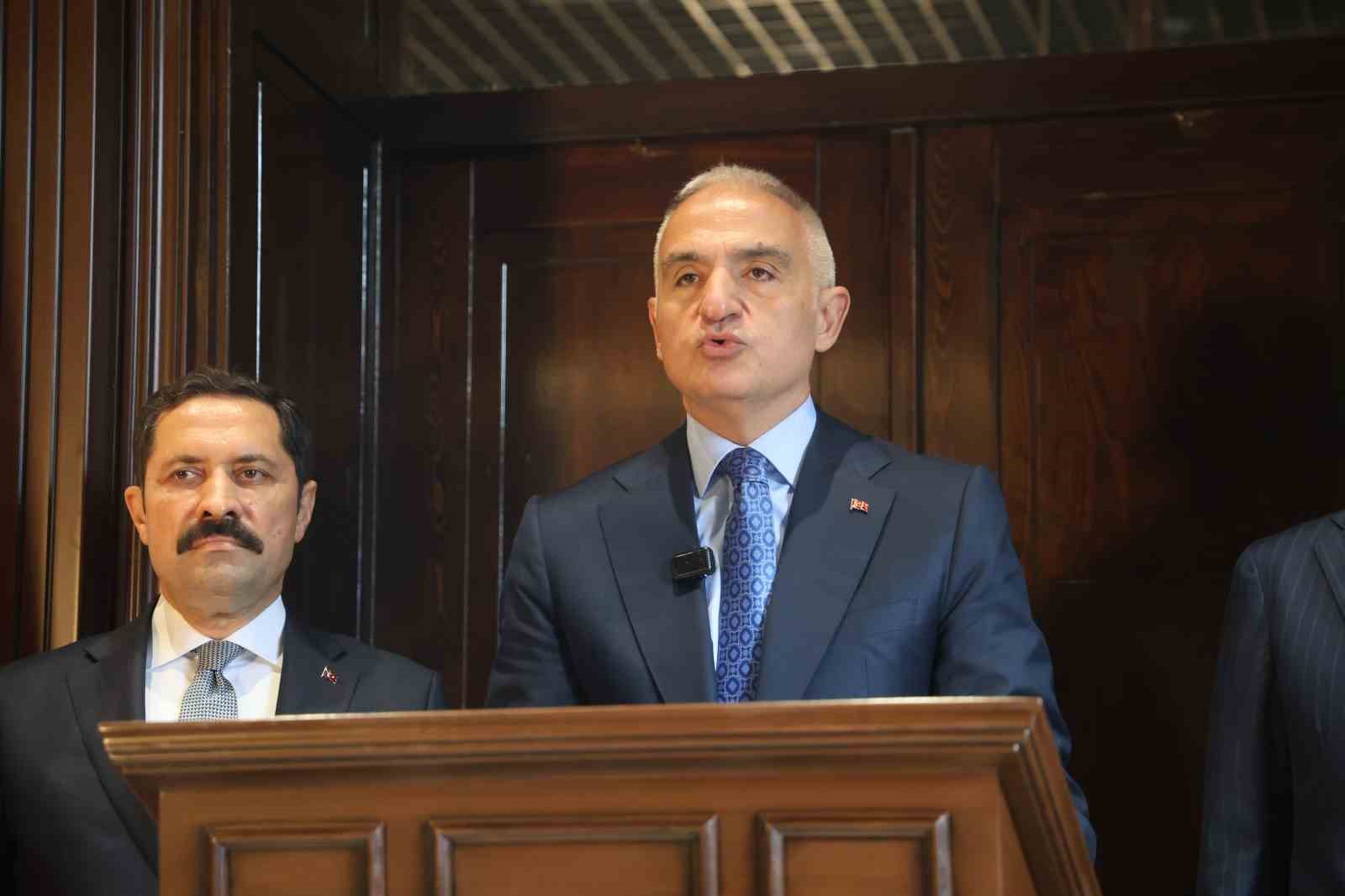 Bakan Ersoy: "11 ilimizde başlattığımız 63 işi tamamlamış bulunuyoruz"
Bakan Ersoy: "11 ilimizde başlattığımız 63 işi tamamlamış bulunuyoruz"