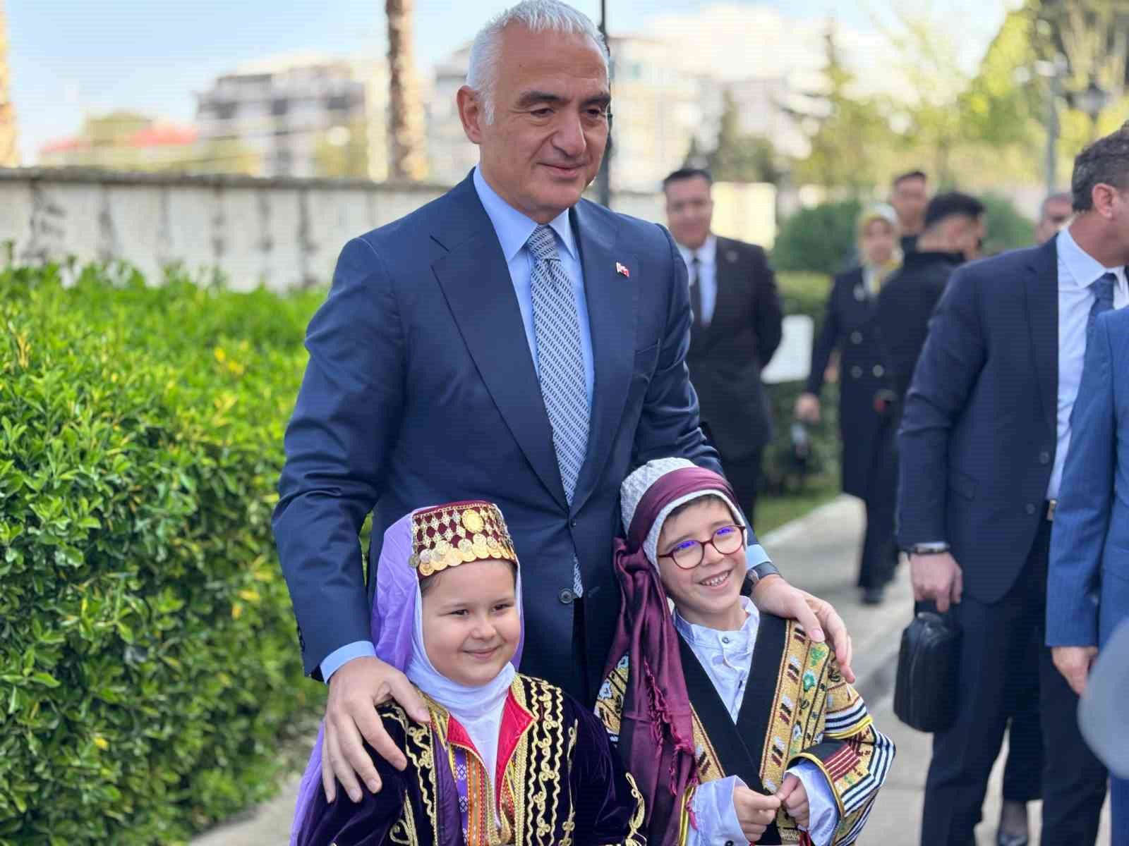 Bakan Ersoy: "2025 yılında 27 ülkede gerçekleştirdiğimiz dijital reklam kampanyalarıyla 4,9 milyon gösterim sağladık"
