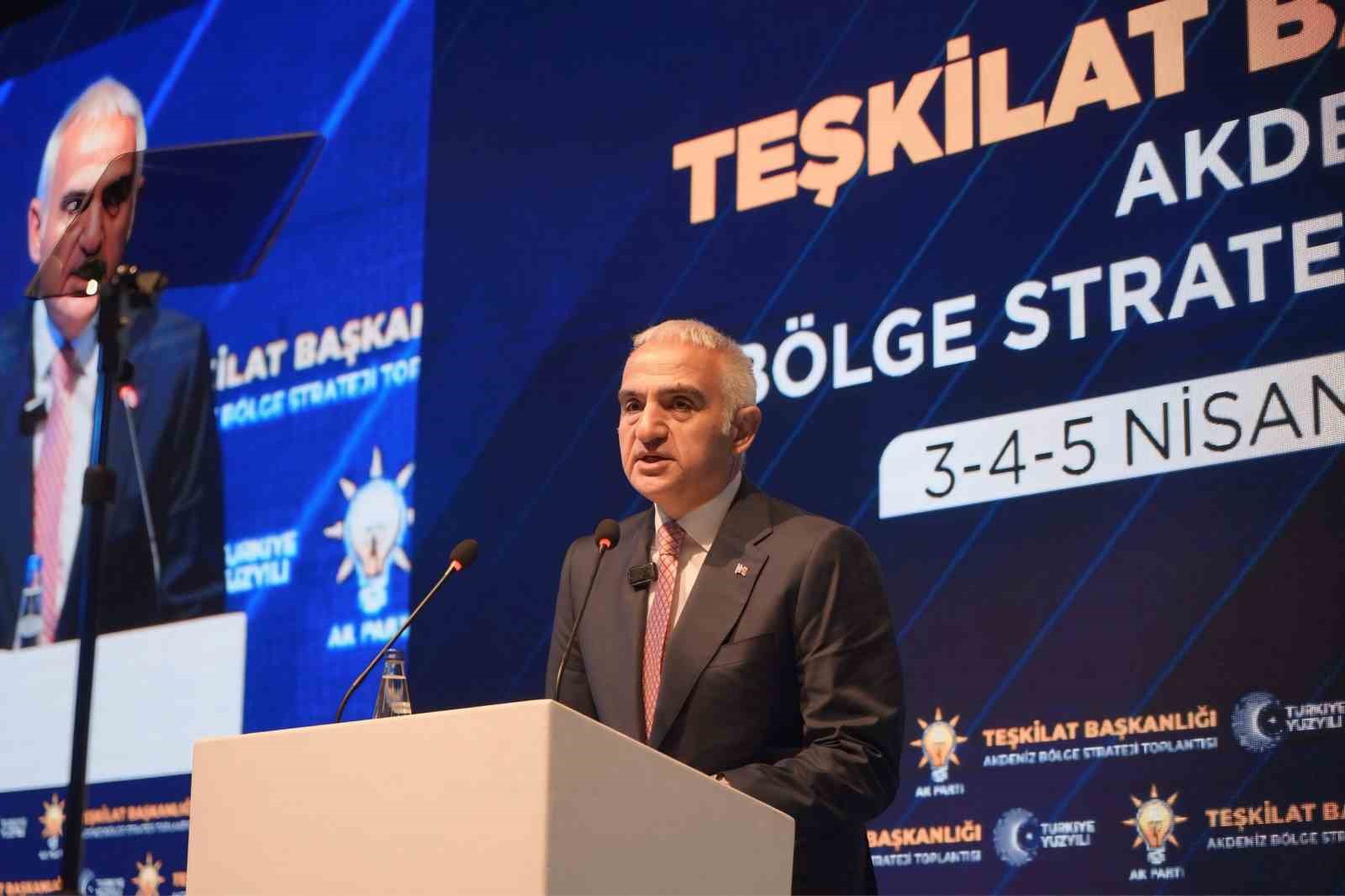 Bakan Ersoy: "Akdeniz Bölgesi’nde 2002-2025 yılları arasında yaklaşık 26,9 milyar liralık kültür ve turizm yatırımı gerçekleştirildi"
Bakan Ersoy: "Akdeniz Bölgesi’nde 2002-2025 yılları arasında yaklaşık 26,9 milyar liralık kültür ve turizm yatırımı gerçekleştirildi"