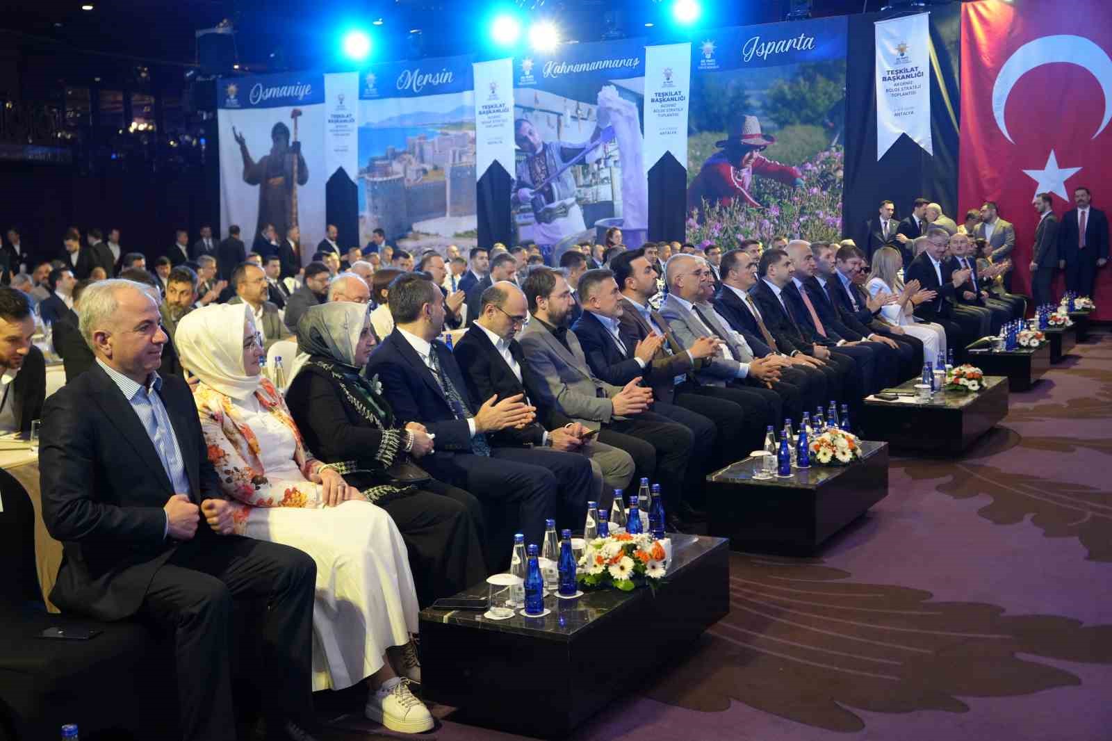 Bakan Ersoy: "Akdeniz Bölgesi’nde 2002-2025 yılları arasında yaklaşık 26,9 milyar liralık kültür ve turizm yatırımı gerçekleştirildi"
Bakan Ersoy: "Akdeniz Bölgesi’nde 2002-2025 yılları arasında yaklaşık 26,9 milyar liralık kültür ve turizm yatırımı gerçekleştirildi"