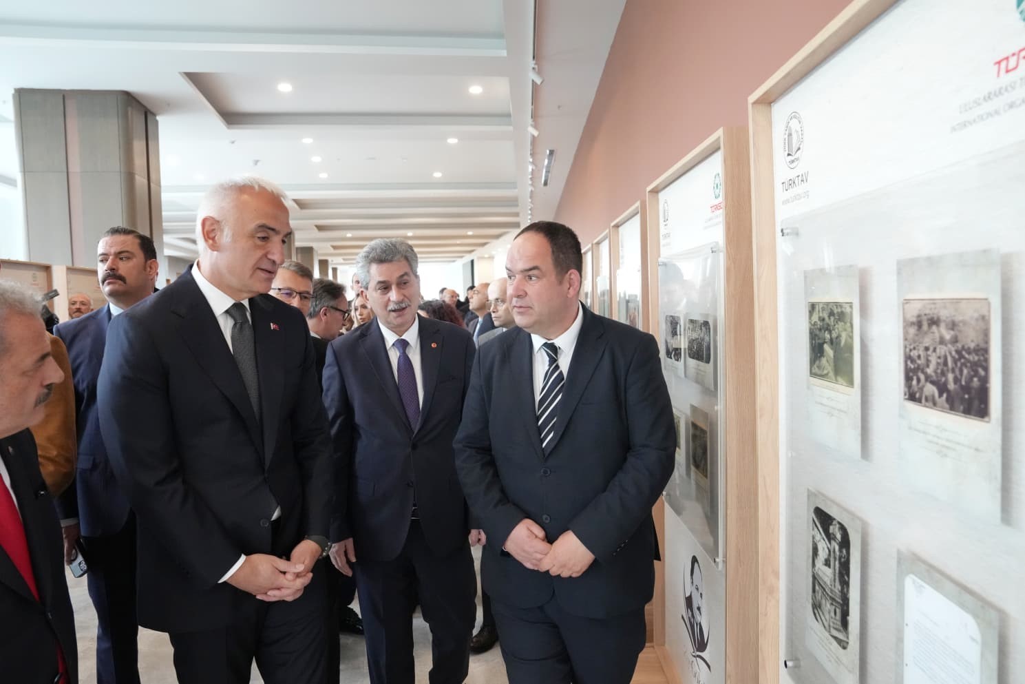 Bakan Ersoy: "Bir olduğumuzu unutturmak için tarihimize, kültürümüze saldırdılar"
