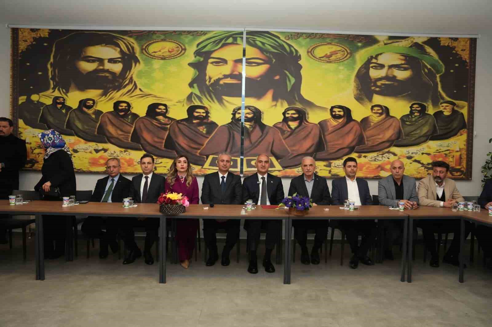 Bakan Ersoy: "Bu millet can cana, gönül gönüle verdikçe geleceğimiz güçlü ve aydınlık olacaktır"
