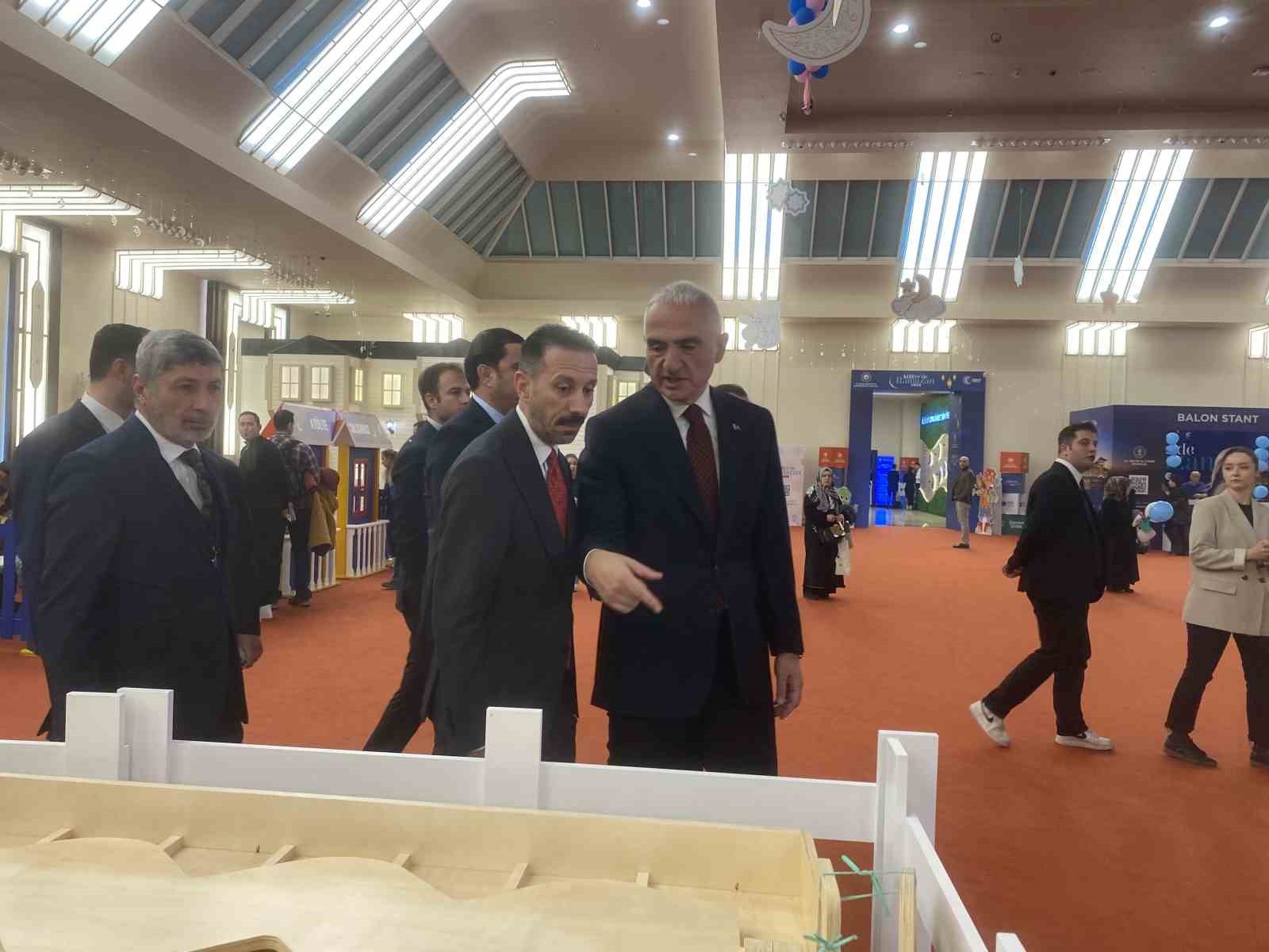 Bakan Ersoy: "Bu sene çok daha organize, fazla katılımın olduğu bir etkinlikler silsilesi oluyor"
