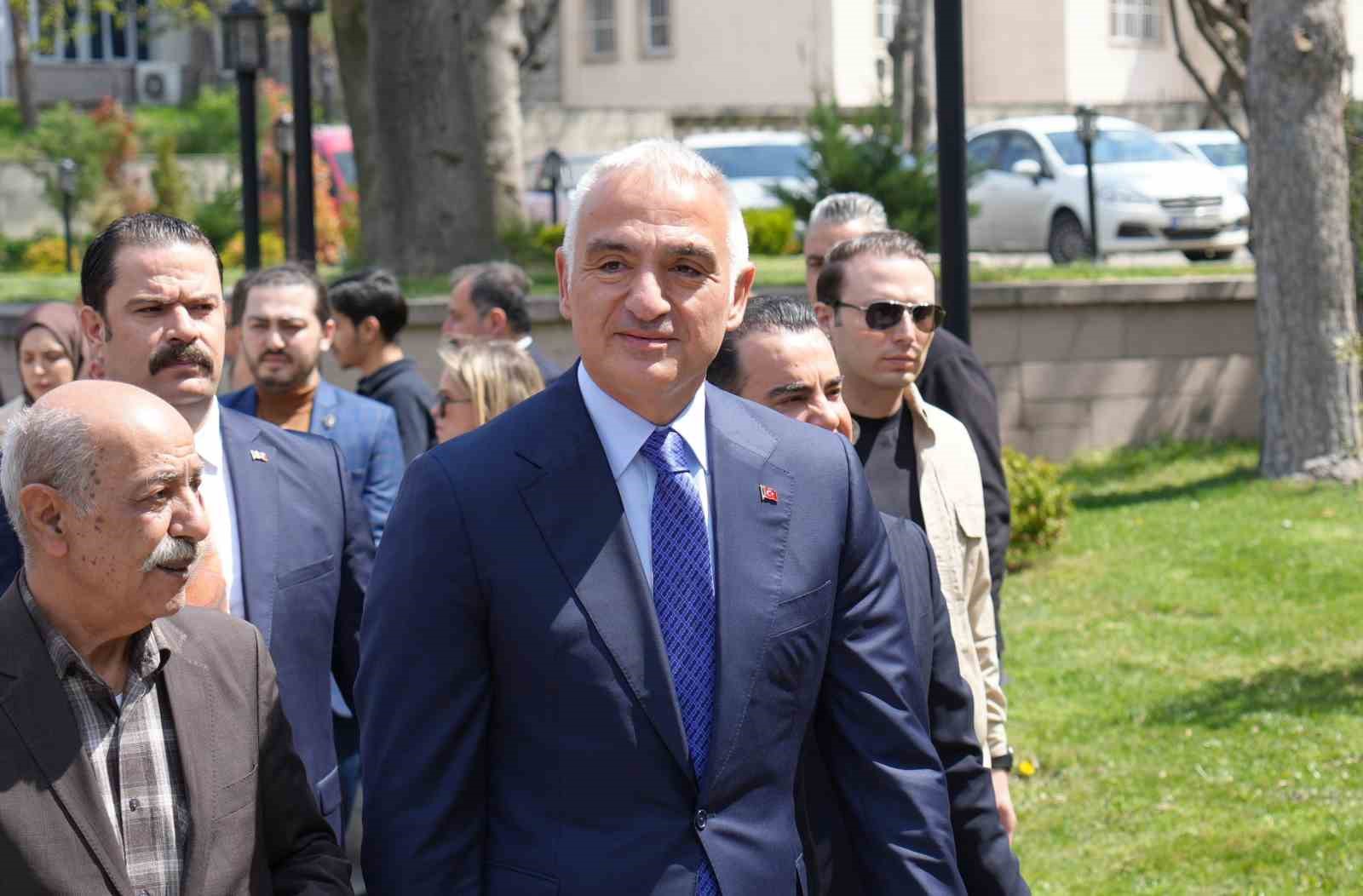 Bakan Ersoy: "Fuadname, hat ve ebruda çok geniş bir penceredir"
