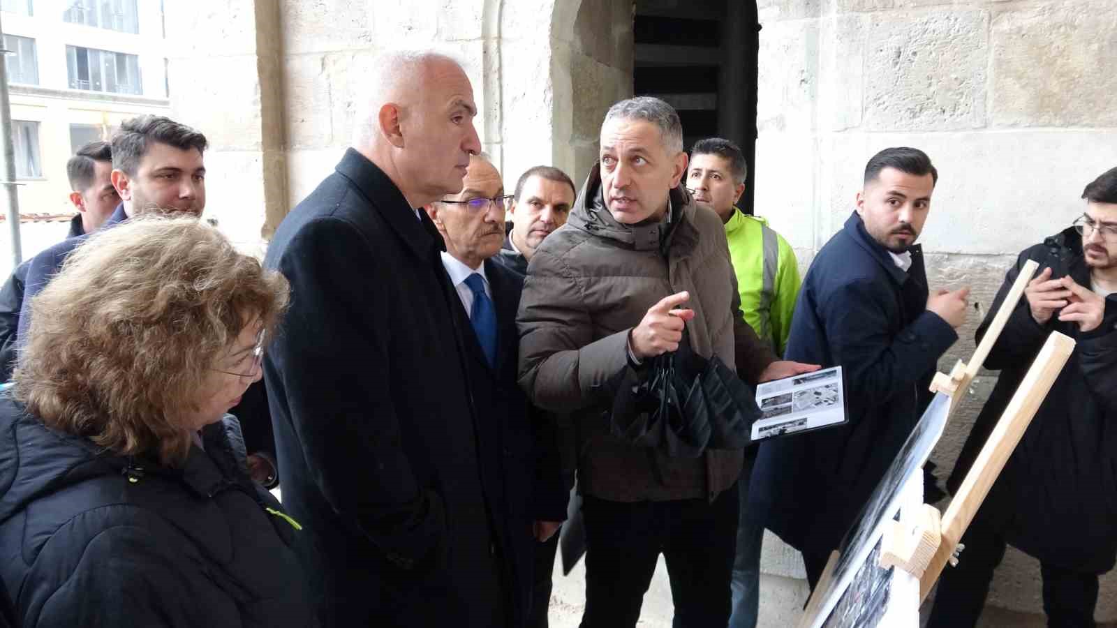 Bakan Ersoy, Malatya’da onarımı süren kültür varlıklarını inceledi
