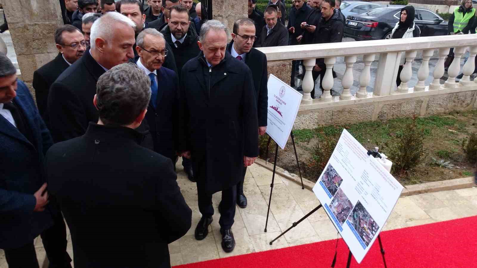 Bakan Ersoy, Malatya’da onarımı süren kültür varlıklarını inceledi
