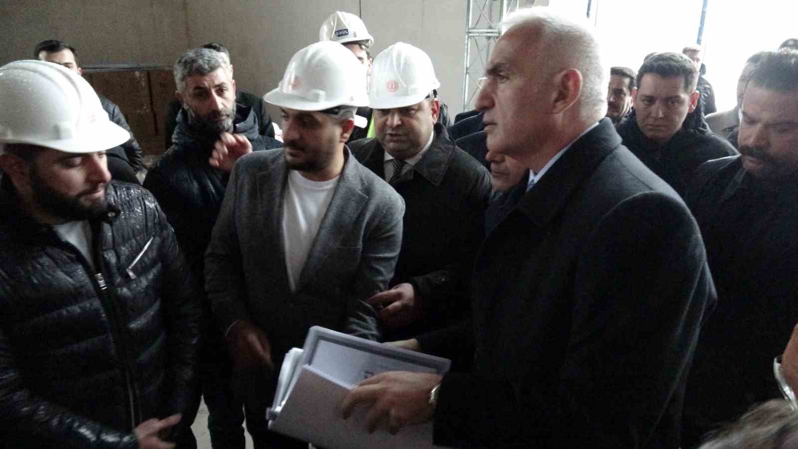 Bakan Ersoy, Malatya’da Sabancı Kültür Merkezi’nde incelemelerde bulundu
