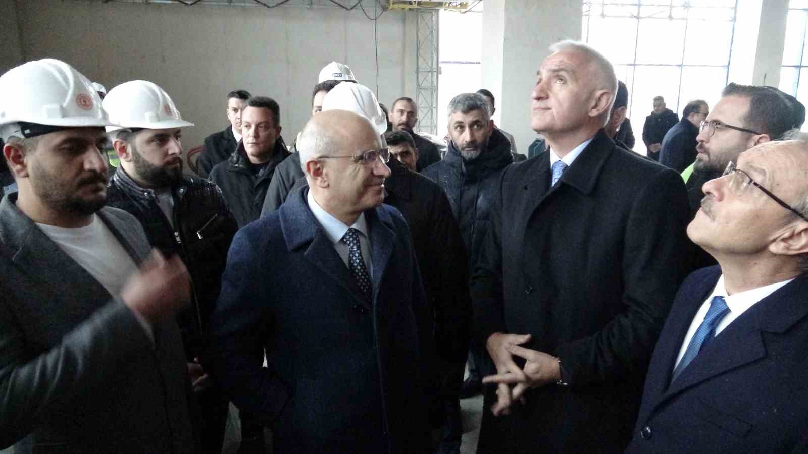 Bakan Ersoy, Malatya’da Sabancı Kültür Merkezi’nde incelemelerde bulundu
