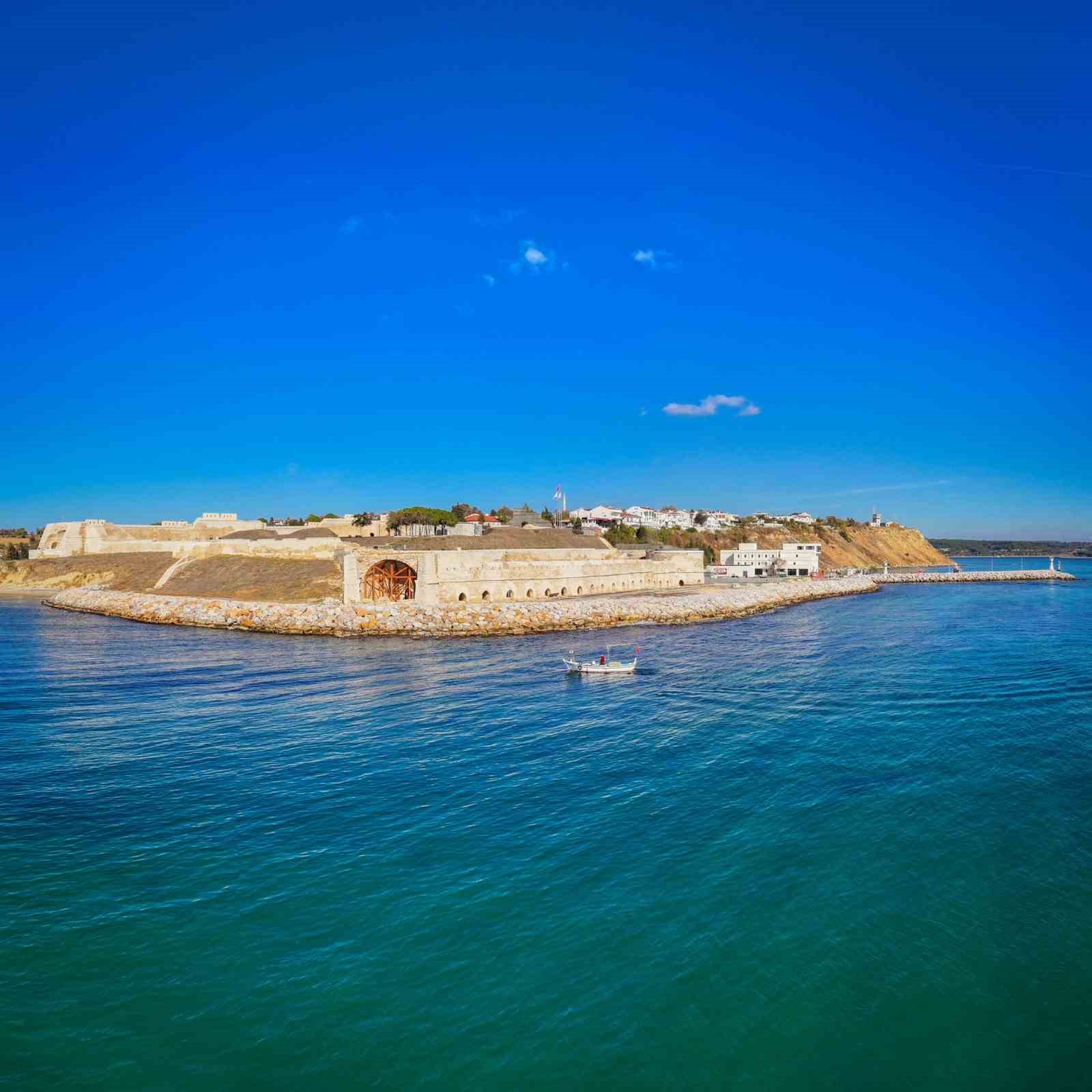 Bakan Ersoy: "Seddülbahir Kalesi, Bakanlığımızın çalışmalarıyla tarihi kimliği korunarak yeniden işlev kazandı"
