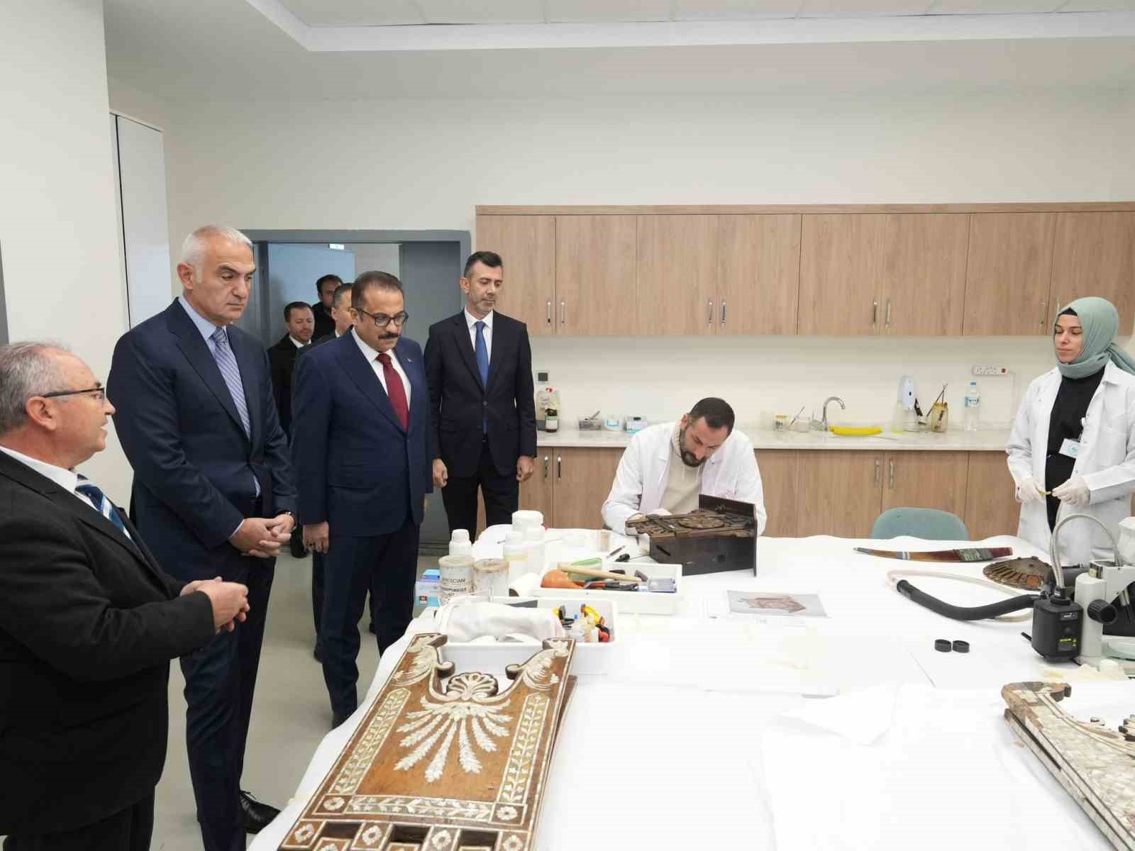 Bakan Ersoy: "Ülkemiz, dünyadaki sayılı büyük ve hızlı üretim kapasitesine sahip konservasyon merkezlerinden birine sahip"
