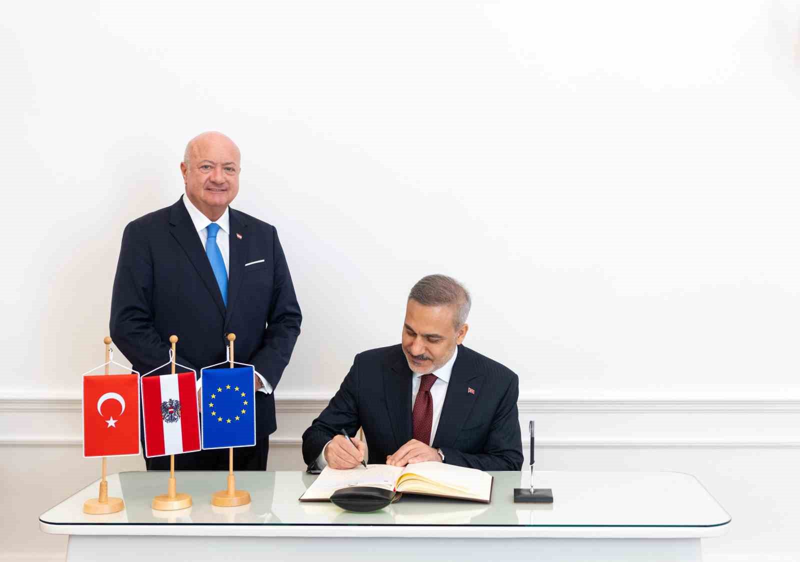 Bakan Fidan, Avusturya Başbakanı Stocker ile görüştü
