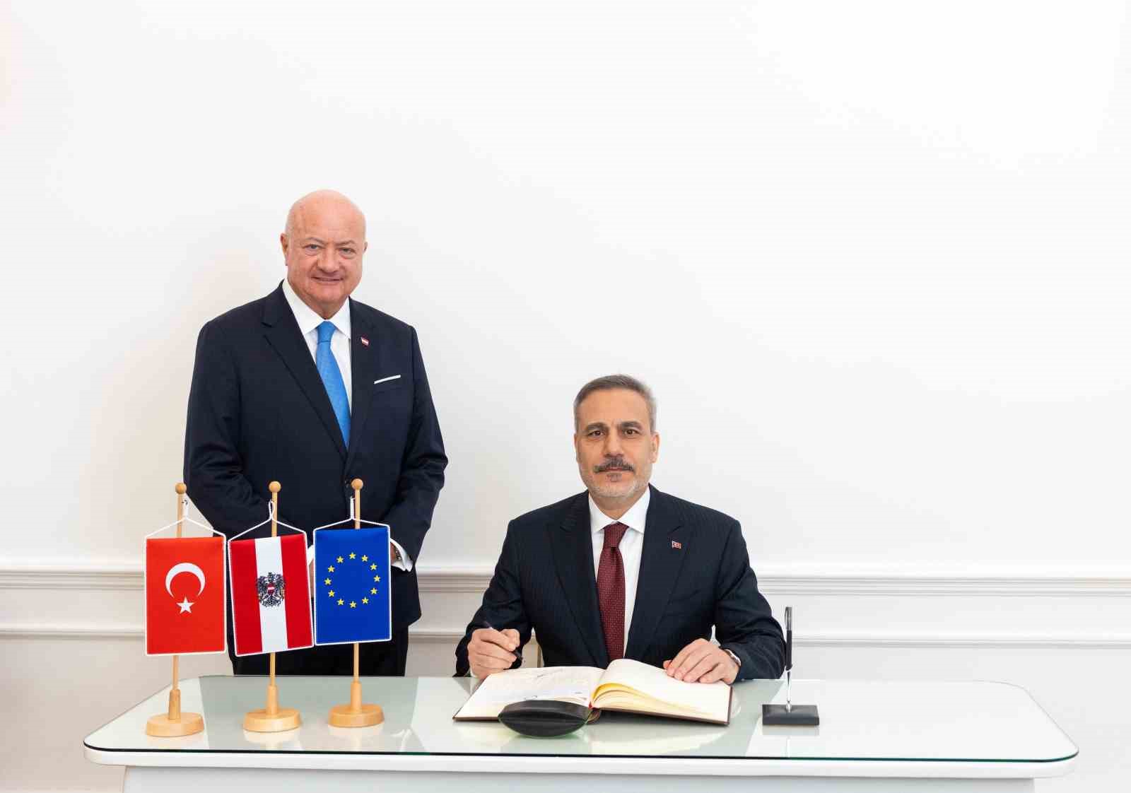 Bakan Fidan, Avusturya Başbakanı Stocker ile görüştü
