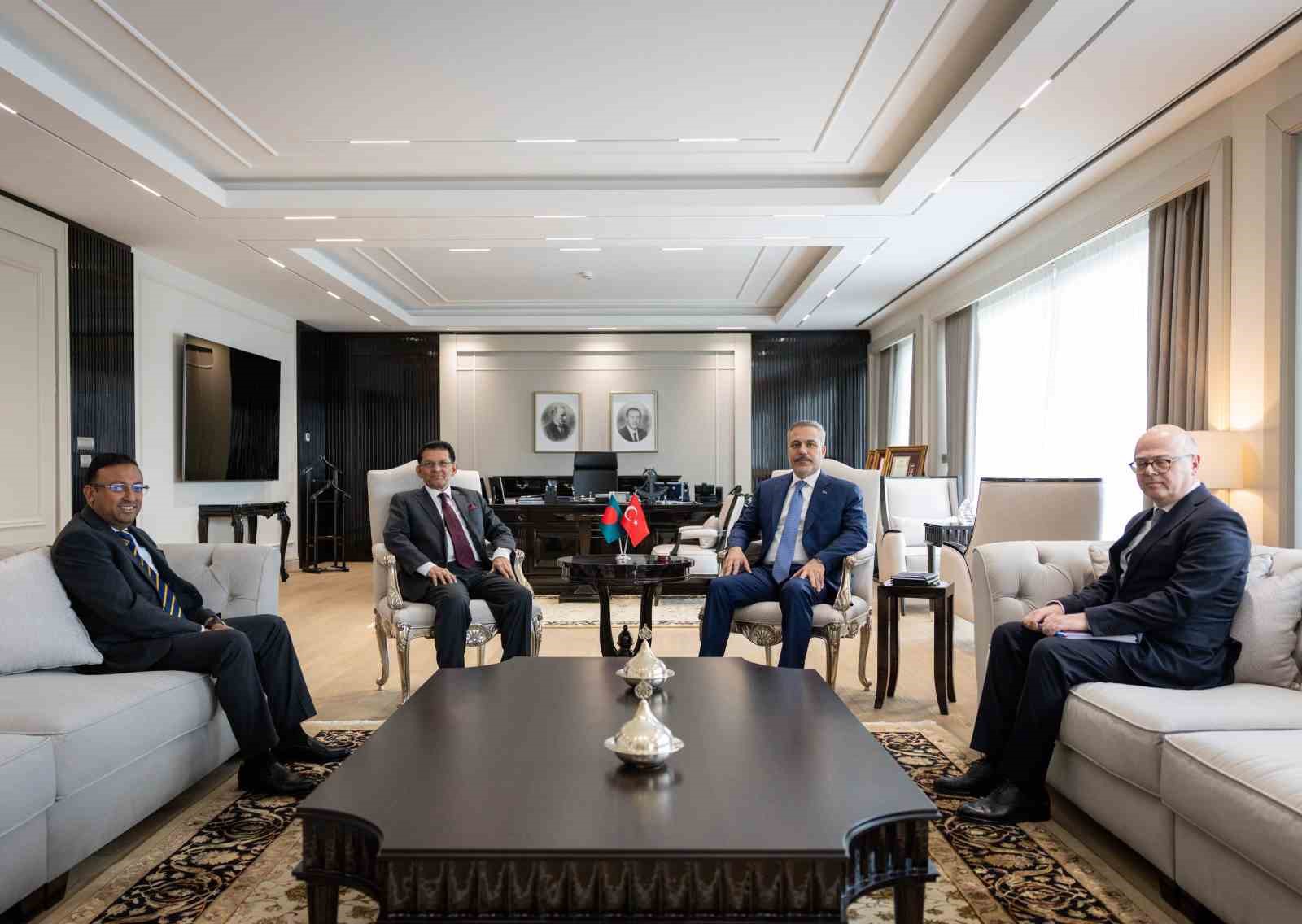 Bakan Fidan, Bangladeş Dışişleri Bakanı Rahman ile bir araya geldi
