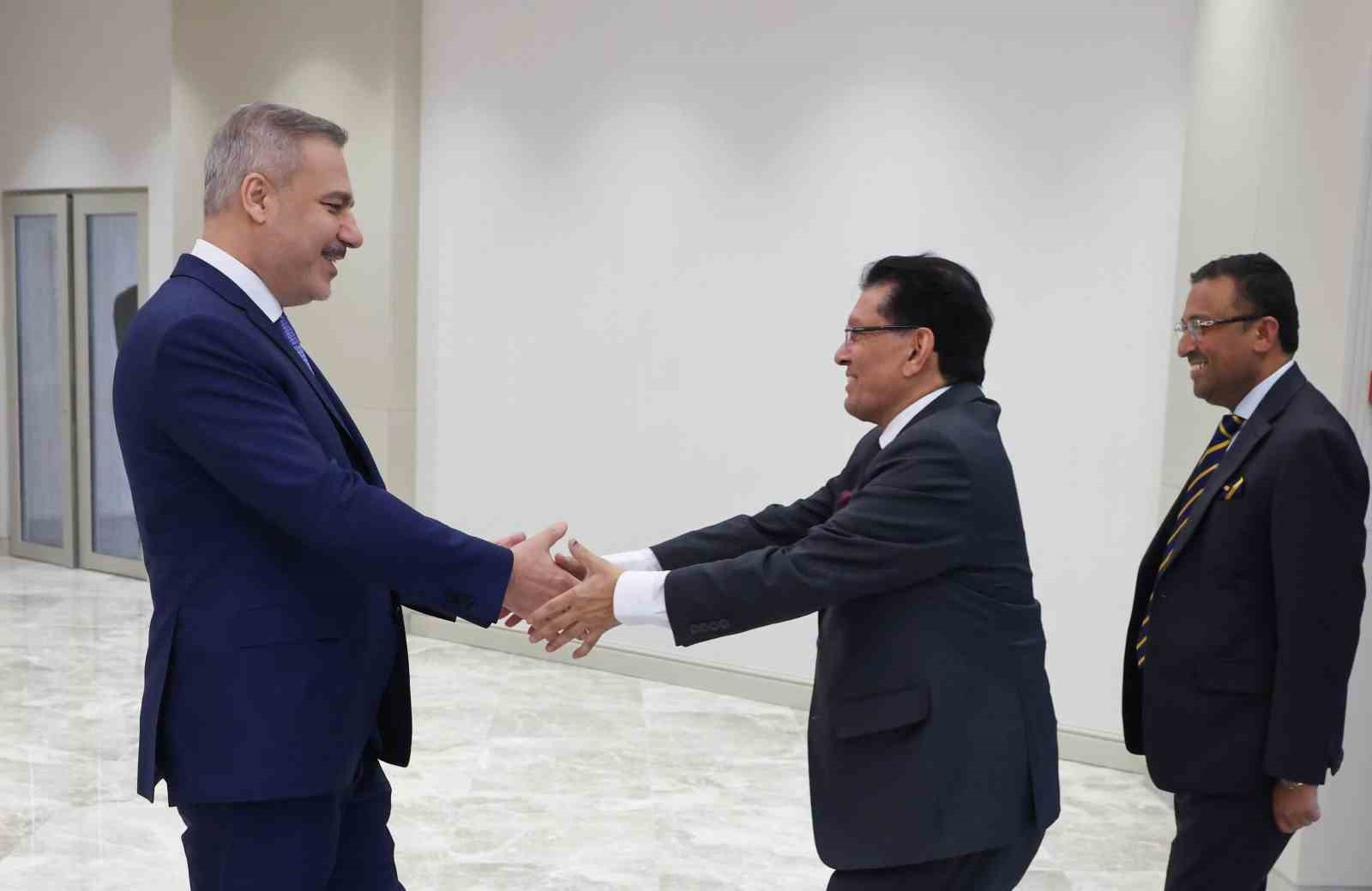 Bakan Fidan, Bangladeş Dışişleri Bakanı Rahman ile bir araya geldi
