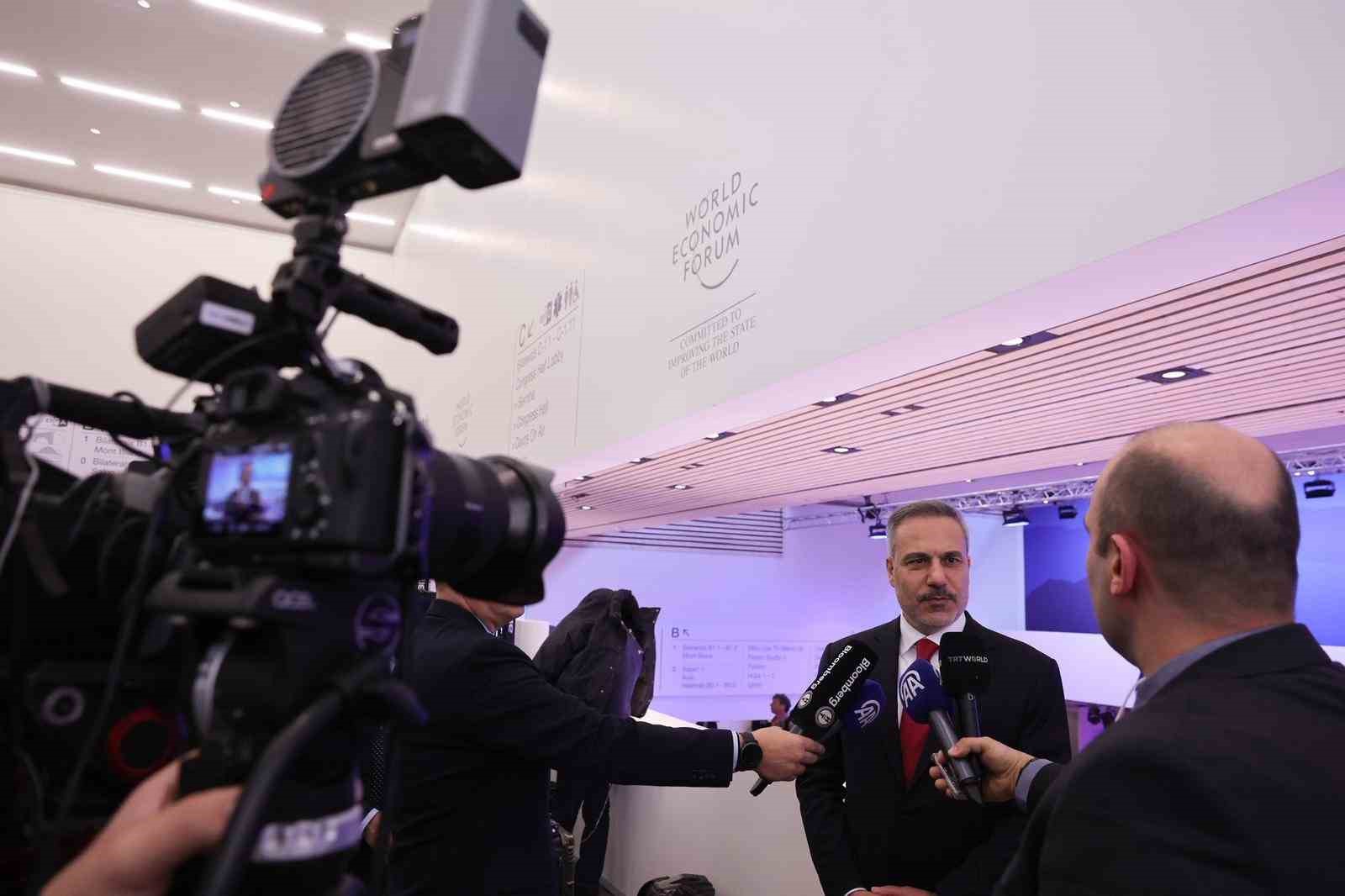 Bakan Fidan: "Barış Kurulu birçok ülkenin bir araya gelerek farklı görüşlerini uyumlaştırmaya çalıştığı bir yer"
Bakan Fidan: "Barış Kurulu birçok ülkenin bir araya gelerek farklı görüşlerini uyumlaştırmaya çalıştığı bir yer"