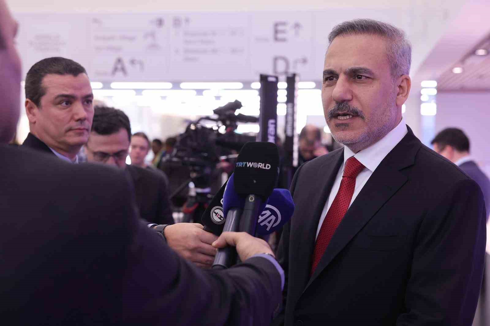 Bakan Fidan: "Barış Kurulu birçok ülkenin bir araya gelerek farklı görüşlerini uyumlaştırmaya çalıştığı bir yer"
Bakan Fidan: "Barış Kurulu birçok ülkenin bir araya gelerek farklı görüşlerini uyumlaştırmaya çalıştığı bir yer"