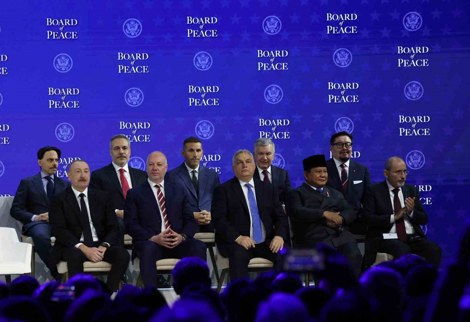 Bakan Fidan, Barış Kurulu Kuruluş Sözleşmesine imza attı
Bakan Fidan, Barış Kurulu Kuruluş Sözleşmesine imza attı
