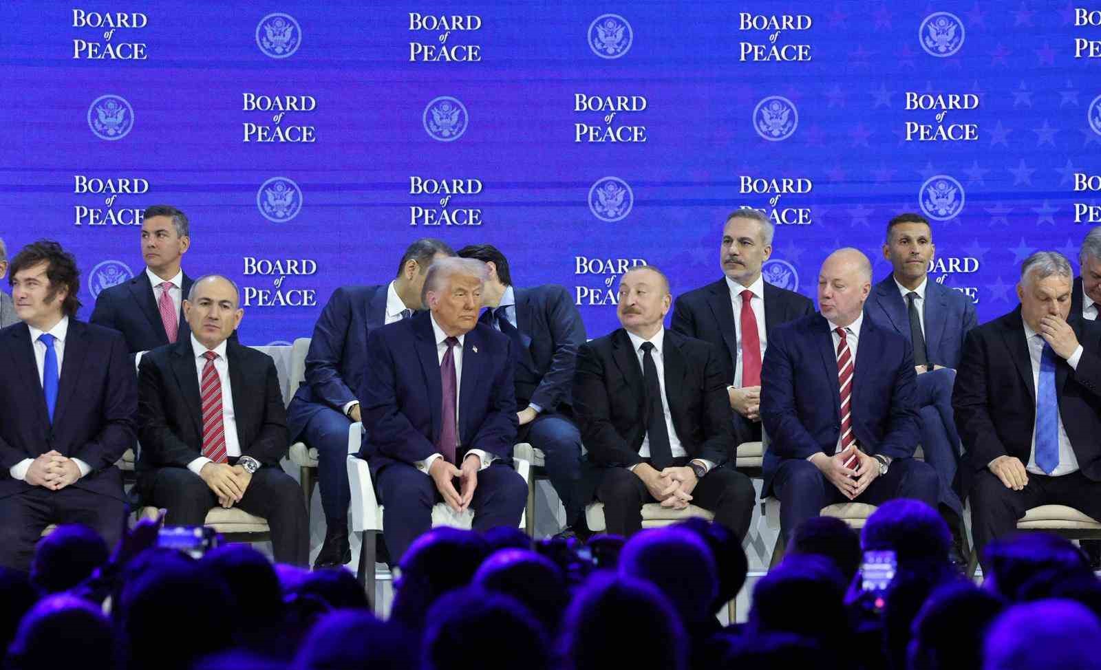 Bakan Fidan, Barış Kurulu Kuruluş Sözleşmesine imza attı
Bakan Fidan, Barış Kurulu Kuruluş Sözleşmesine imza attı