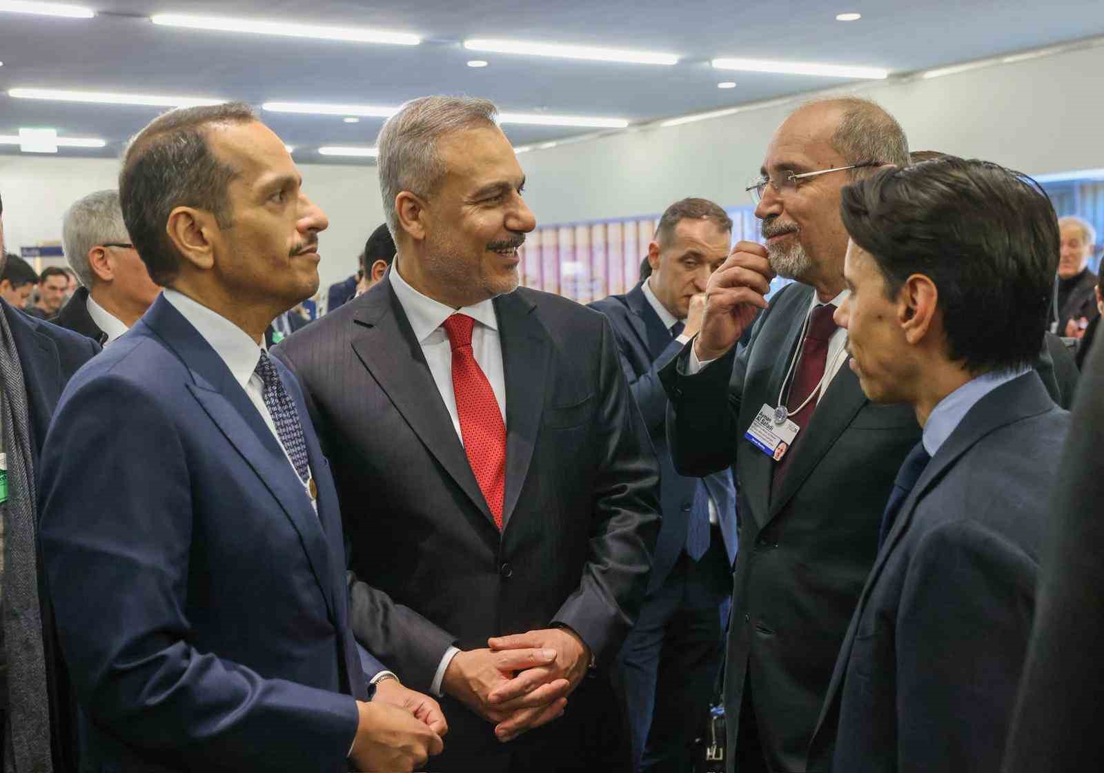 Bakan Fidan, Barış Kurulu Kuruluş Sözleşmesine imza attı
Bakan Fidan, Barış Kurulu Kuruluş Sözleşmesine imza attı