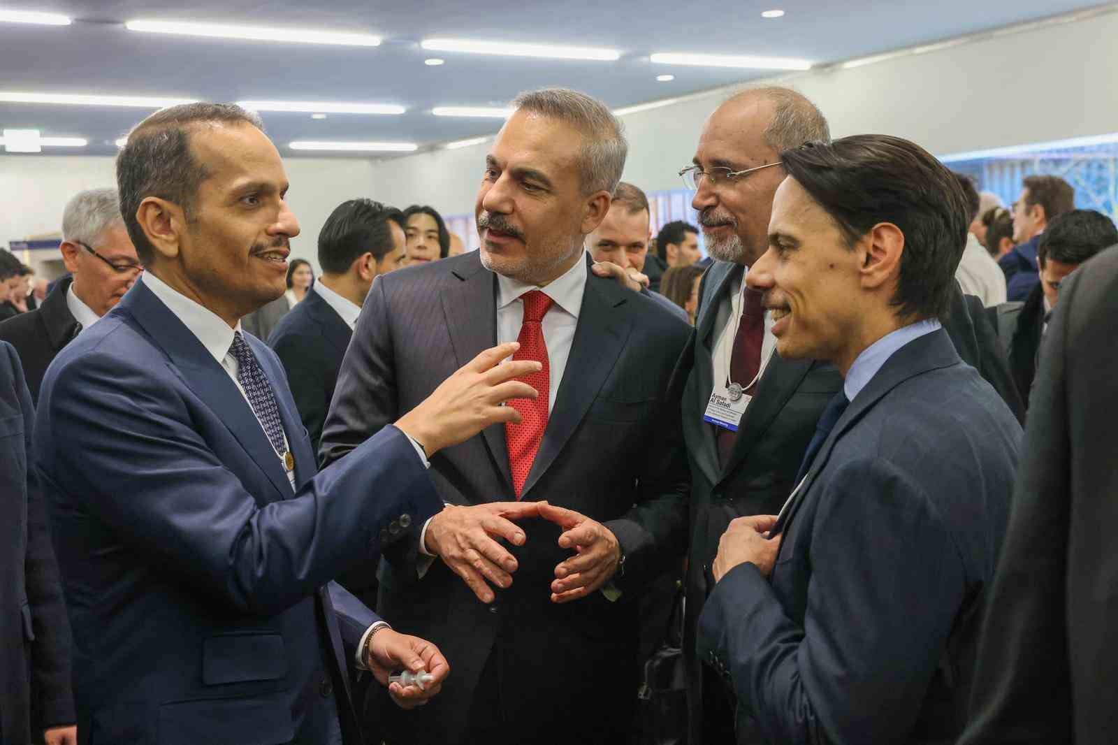 Bakan Fidan, Barış Kurulu Kuruluş Sözleşmesine imza attı
Bakan Fidan, Barış Kurulu Kuruluş Sözleşmesine imza attı