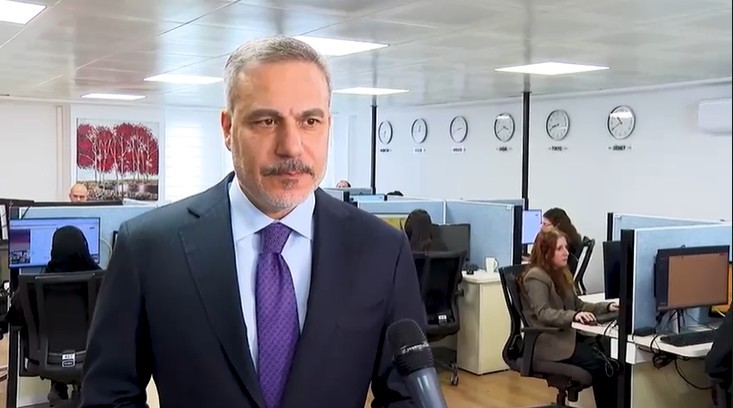 Bakan Fidan: "Konsolosluk Çağrı Merkezinde dünyanın dört bir tarafında bulunan vatandaşlarımızın sorularına cevap verilmekte"
Bakan Fidan: "Konsolosluk Çağrı Merkezinde dünyanın dört bir tarafında bulunan vatandaşlarımızın sorularına cevap verilmekte"