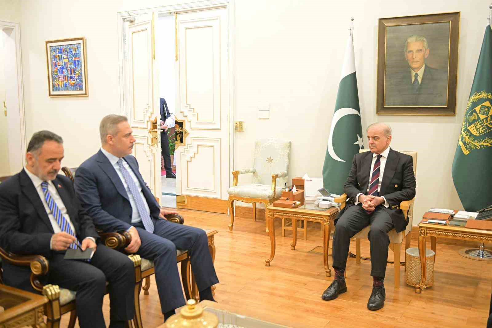 Bakan Fidan, Pakistan Başbakanı Şerif tarafından kabul edildi
Bakan Fidan, Pakistan Başbakanı Şerif tarafından kabul edildi