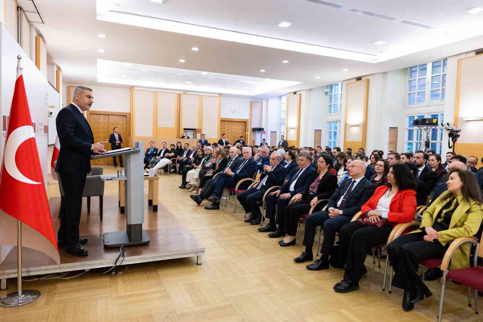 Bakan Fidan, Viyana Diplomasi Akademisi’nde düzenlenen konferansa katıldı
