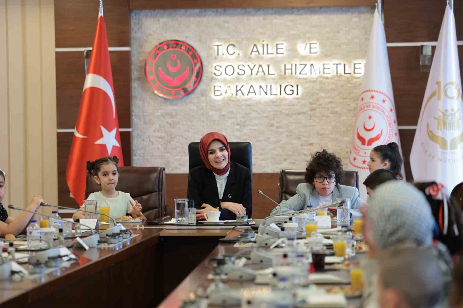 Bakan Göktaş, 23 Nisan dolayısıyla çocukları ağırladı
