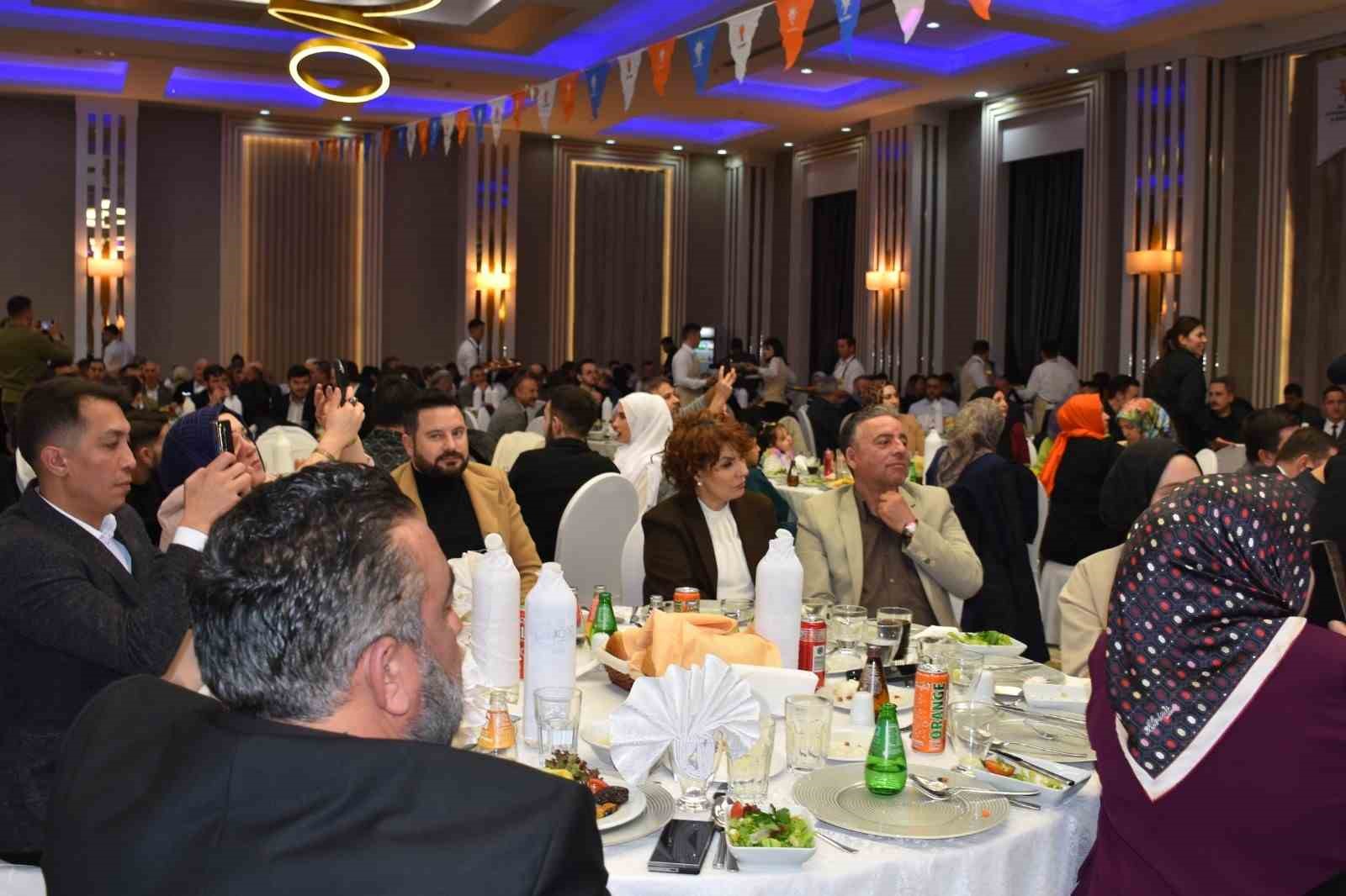 Bakan Göktaş: "Bizler her zaman millet için hizmeti öncelikli tutan bir davanın mensuplarıyız"
Bakan Göktaş: "Bizler her zaman millet için hizmeti öncelikli tutan bir davanın mensuplarıyız"