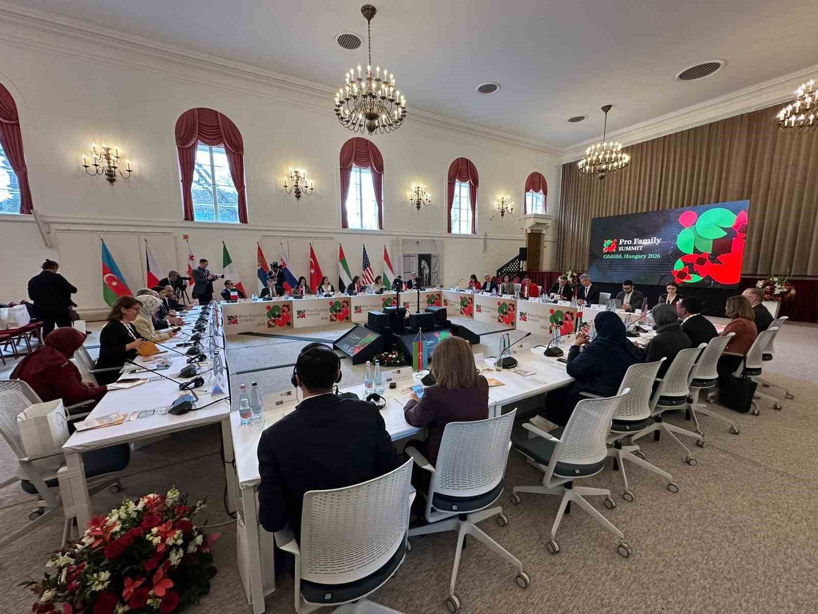 Bakan Göktaş: "Dijitalleşme ve demografik değişimler, aileyi güçlendirmeyi küresel gündemin merkezine taşıyor"
