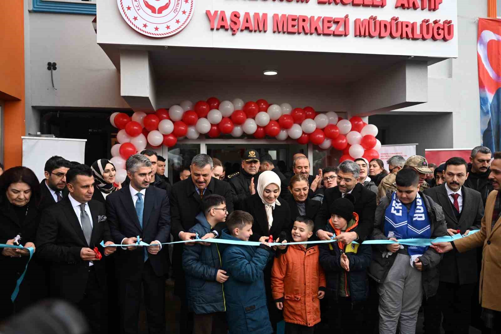 Bakan Göktaş, Erzurum’da Engelli Aktif Yaşam Merkezi’nin açılışını yaptı
