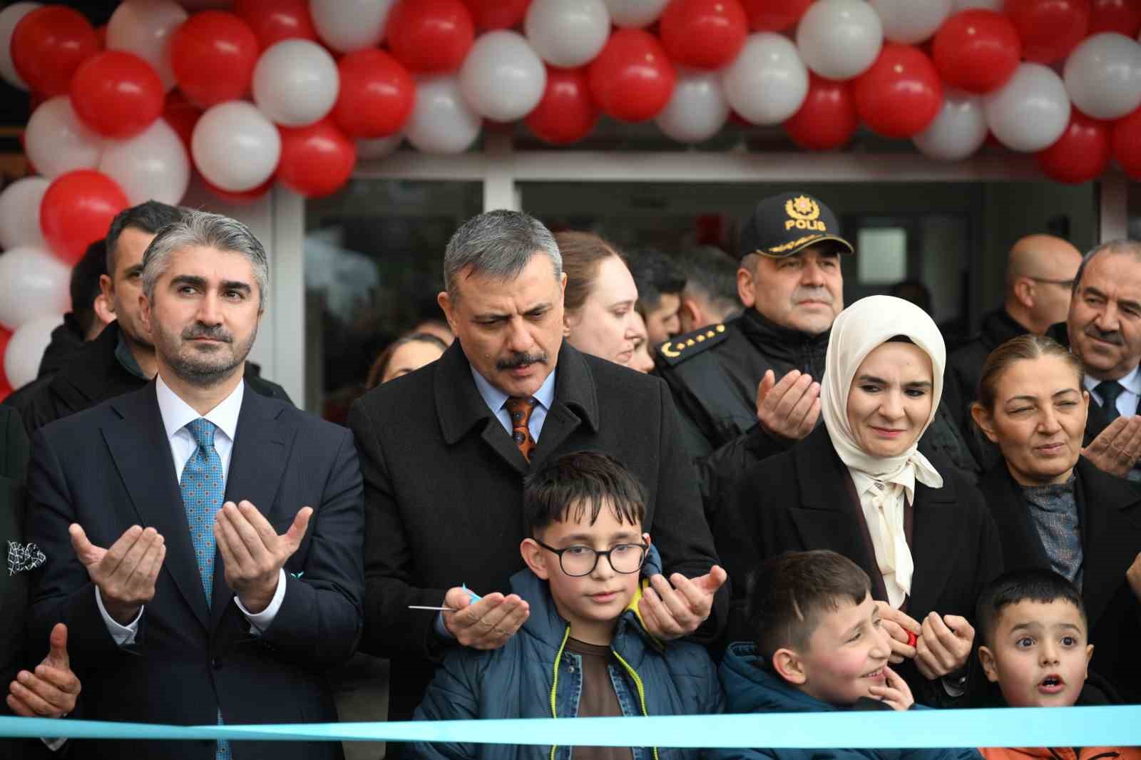 Bakan Göktaş, Erzurum’da Engelli Aktif Yaşam Merkezi’nin açılışını yaptı
