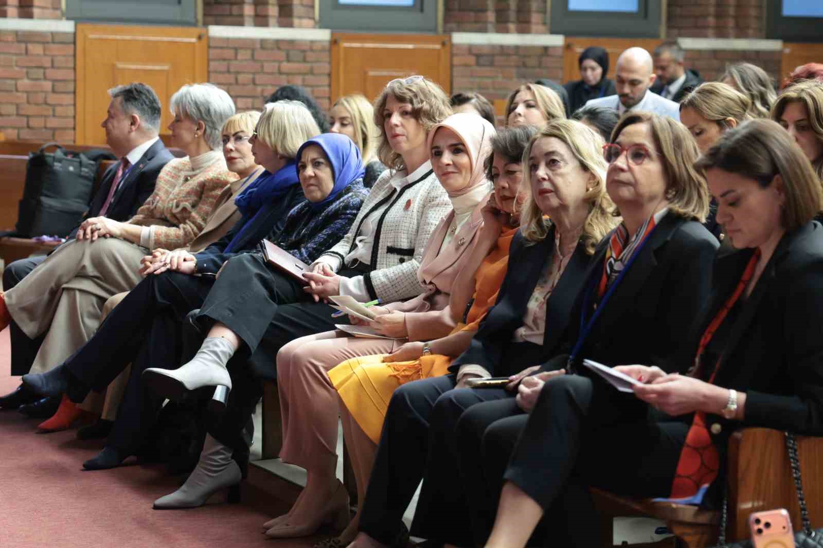 Bakan Göktaş: "Kadınların üretimde, istihdamda ve girişimcilikte daha güçlü şekilde yer aldığı bir Türkiye için çalışmalarımıza kararlılıkla devam edeceğiz"
Bakan Göktaş: "Kadınların üretimde, istihdamda ve girişimcilikte daha güçlü şekilde yer aldığı bir Türkiye için çalışmalarımıza kararlılıkla devam edeceğiz"