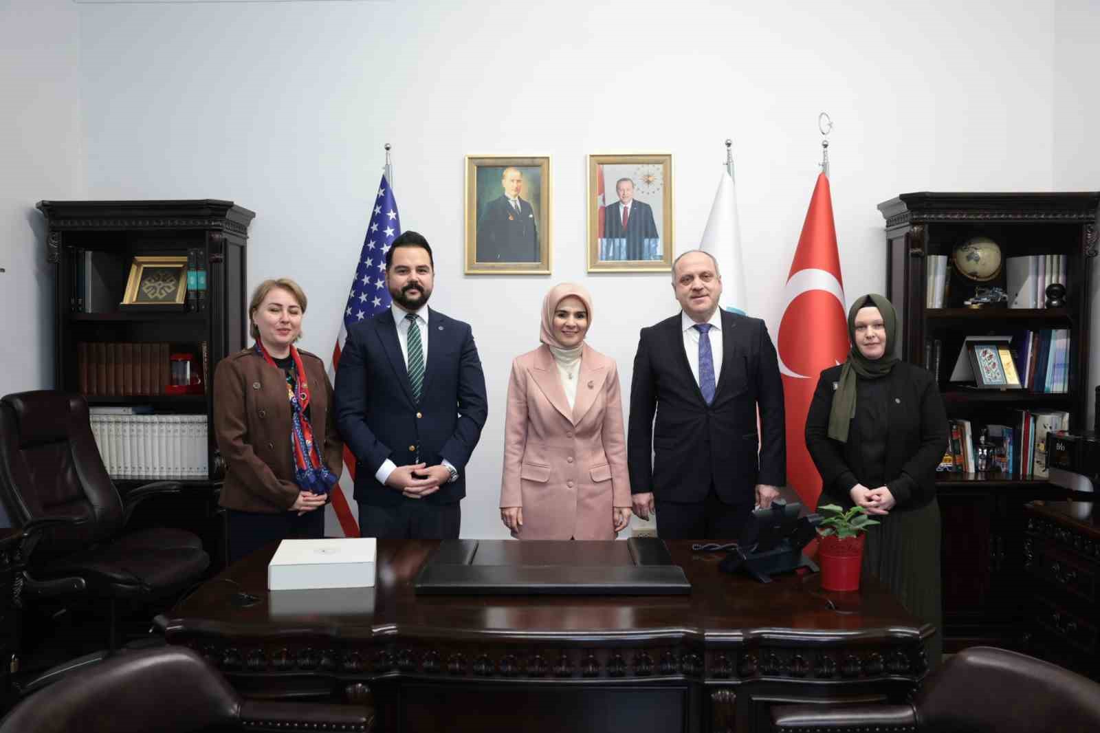 Bakan Göktaş: "Kadınların üretimde, istihdamda ve girişimcilikte daha güçlü şekilde yer aldığı bir Türkiye için çalışmalarımıza kararlılıkla devam edeceğiz"
Bakan Göktaş: "Kadınların üretimde, istihdamda ve girişimcilikte daha güçlü şekilde yer aldığı bir Türkiye için çalışmalarımıza kararlılıkla devam edeceğiz"