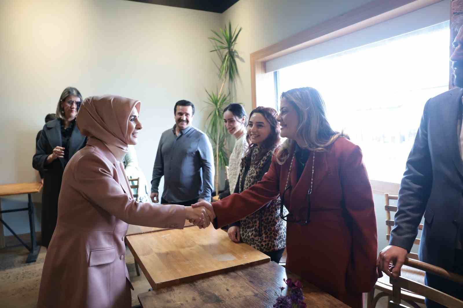 Bakan Göktaş: "Kadınların üretimde, istihdamda ve girişimcilikte daha güçlü şekilde yer aldığı bir Türkiye için çalışmalarımıza kararlılıkla devam edeceğiz"
Bakan Göktaş: "Kadınların üretimde, istihdamda ve girişimcilikte daha güçlü şekilde yer aldığı bir Türkiye için çalışmalarımıza kararlılıkla devam edeceğiz"