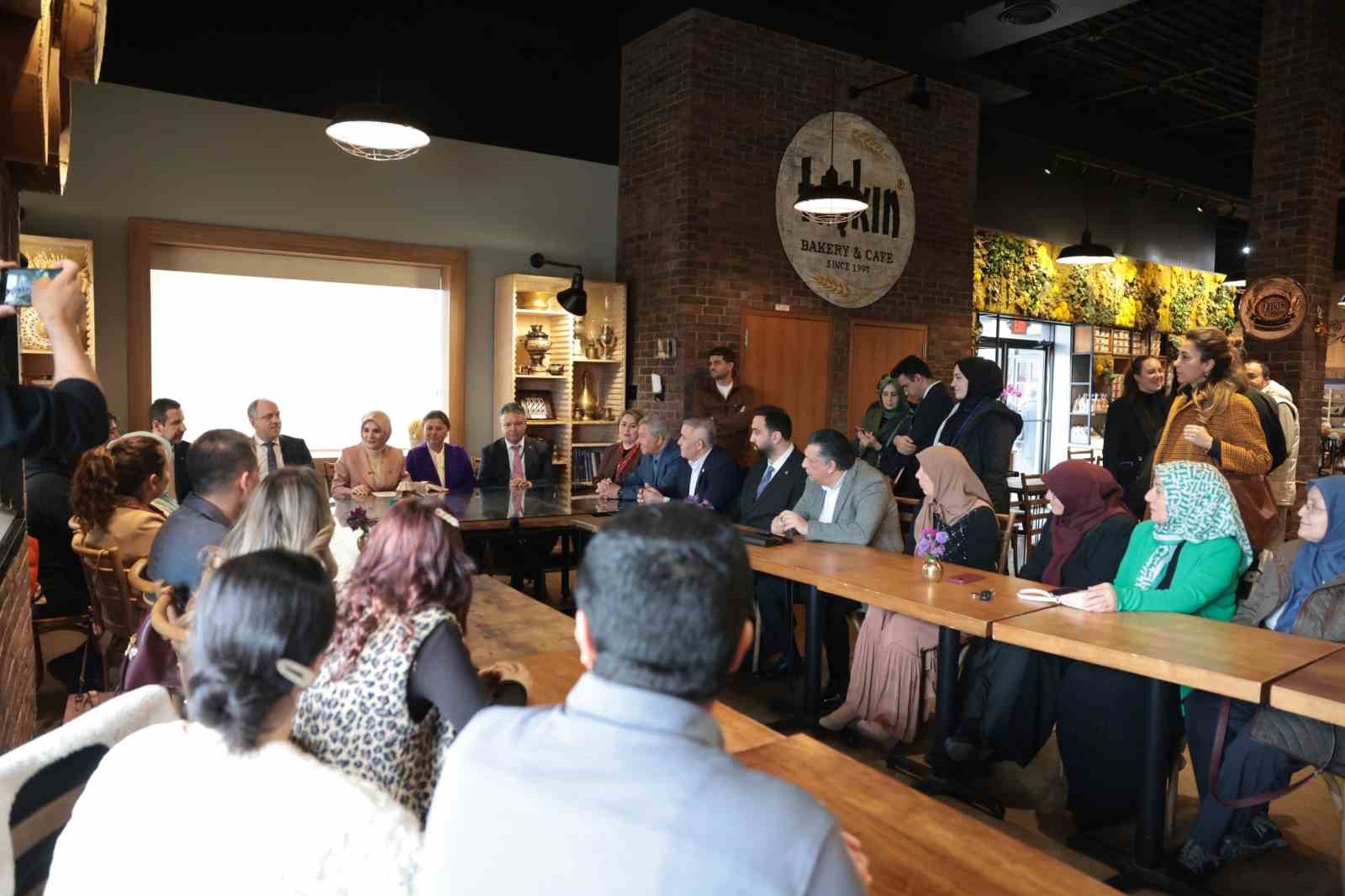 Bakan Göktaş: "Kadınların üretimde, istihdamda ve girişimcilikte daha güçlü şekilde yer aldığı bir Türkiye için çalışmalarımıza kararlılıkla devam edeceğiz"
Bakan Göktaş: "Kadınların üretimde, istihdamda ve girişimcilikte daha güçlü şekilde yer aldığı bir Türkiye için çalışmalarımıza kararlılıkla devam edeceğiz"